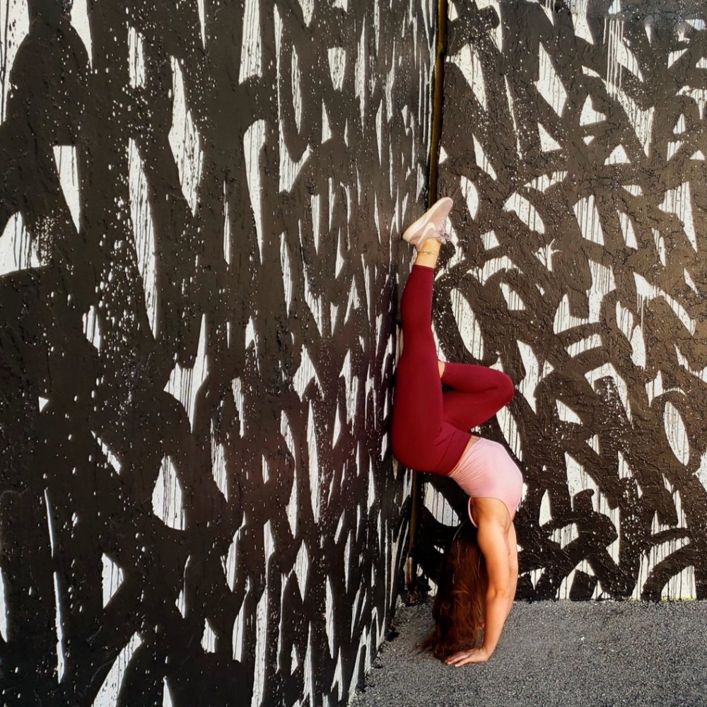 Fabletics Seamless High-Waisted Solid Capri